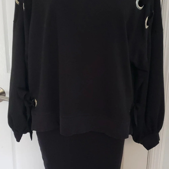 Kim & Cami Black Eyelet Detail Top - Picture 4 of 10